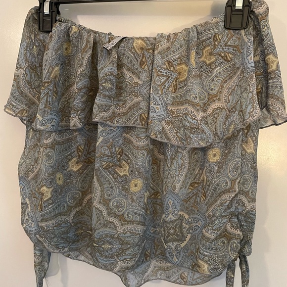 Super fun and flowy strapless top. - Picture 2 of 4